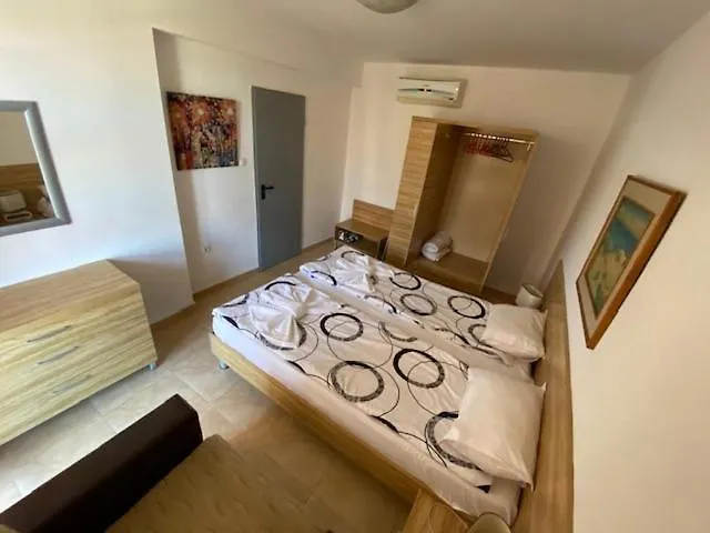 White Pearl Apartament *